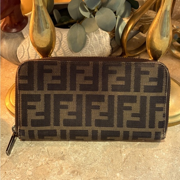 Fendi Wallet Long Khaki zip around. - Picture 1 of 13